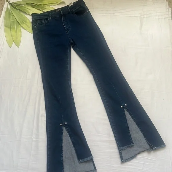 VERO Moda Split Front Boot-Cut Jeans - Picture 2 of 8